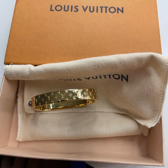 Perfectly new warn 3 times comes with box & dust bag! - Picture 1 of 3
